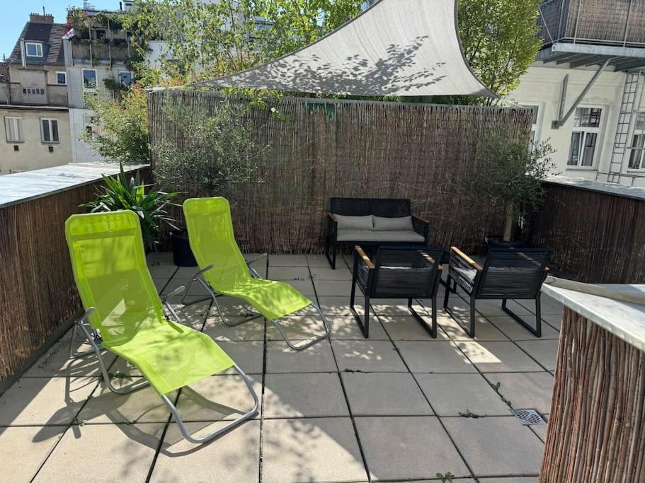Relax Auf Der Terrasse In Wien